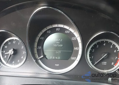 2011 Mercedes-Benz E 550 z USA, uszkodzony, nr VIN WDDKK7CFXBF104724